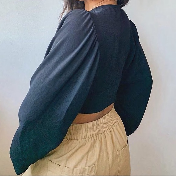 Tie front puff sleeve crop top - Picture 3 of 8